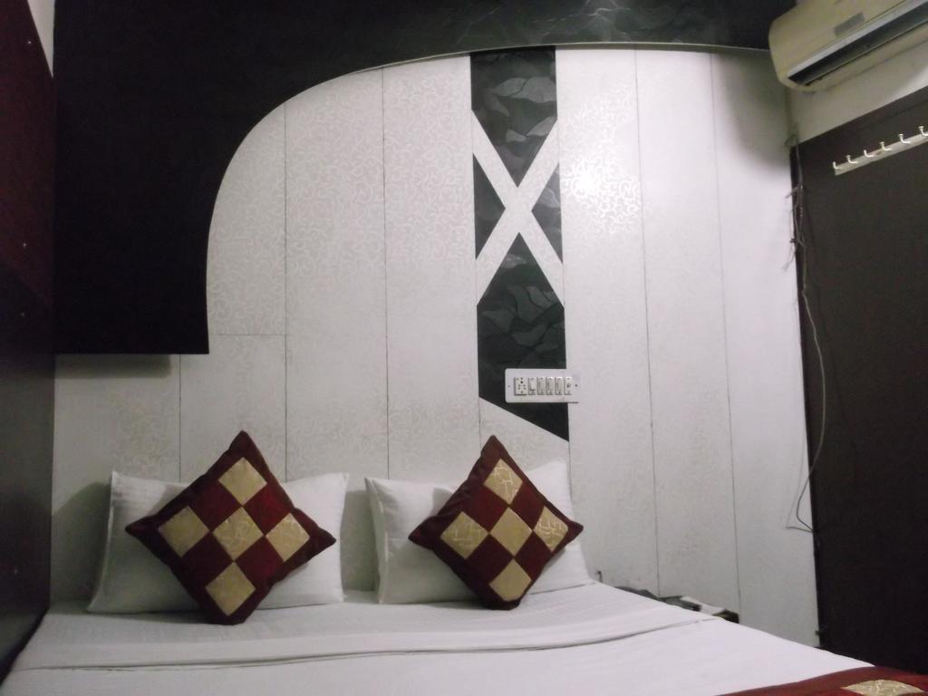 Hotel Abhineet Palace Jaipur Bagian luar foto