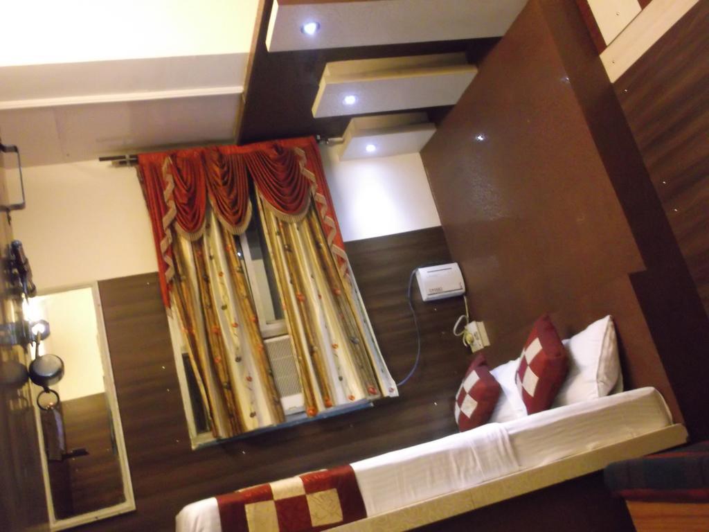 Hotel Abhineet Palace Jaipur Bagian luar foto