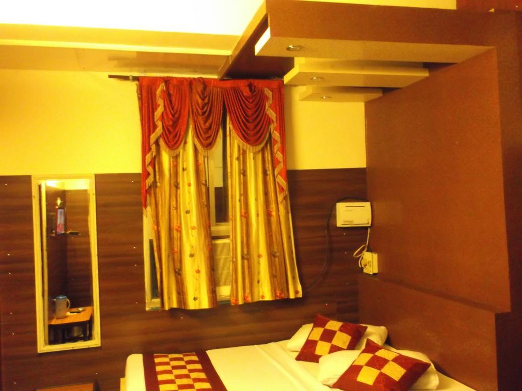 Hotel Abhineet Palace Jaipur Bagian luar foto