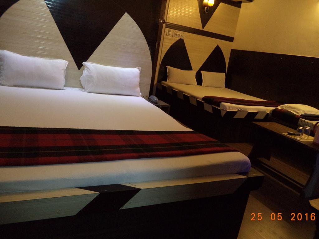 Hotel Abhineet Palace Jaipur Bagian luar foto