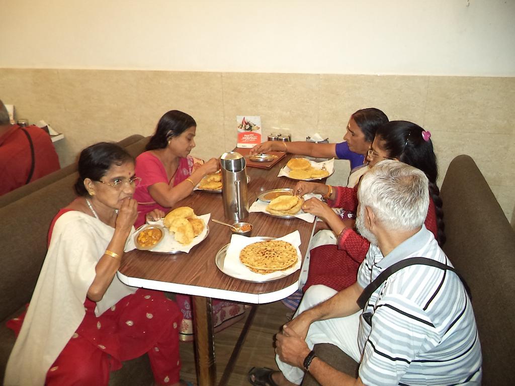 Hotel Abhineet Palace Jaipur Bagian luar foto