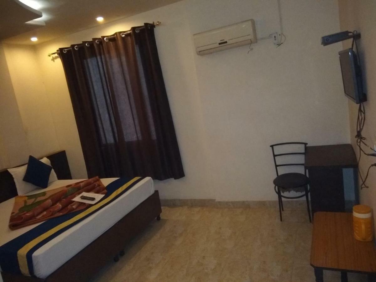 Hotel Abhineet Palace Jaipur Bagian luar foto